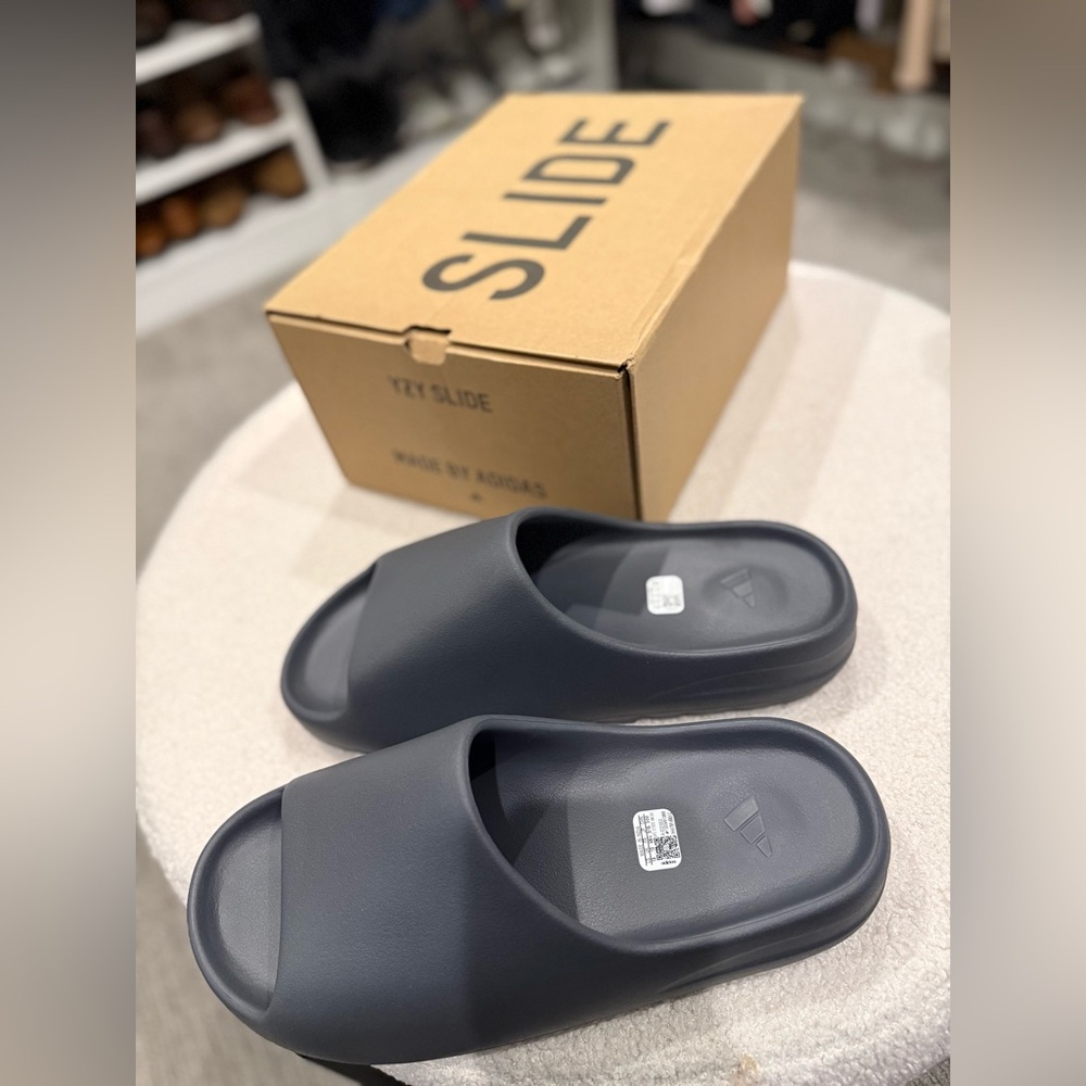 NEW Adidas Yeezy Slide in Slate Gray